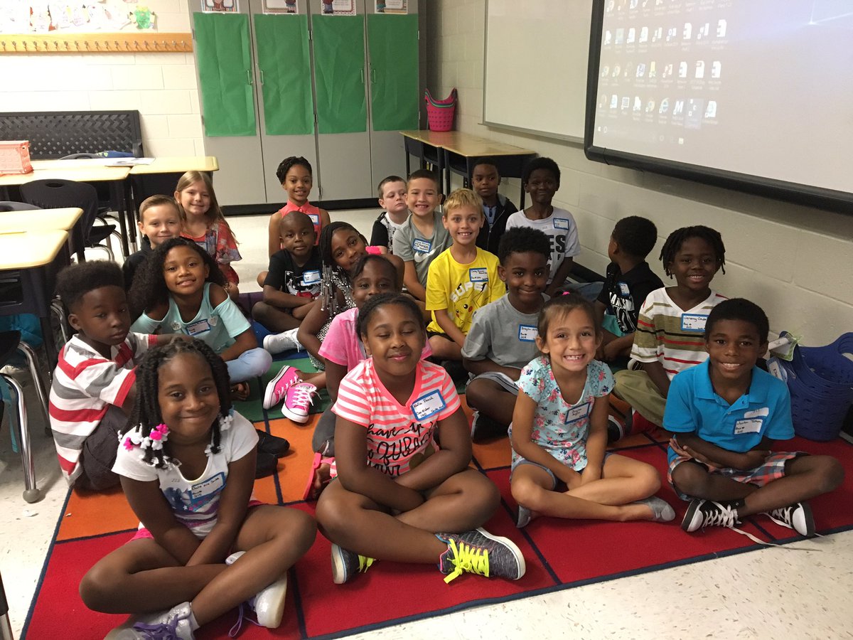 SherrillLynnSmi's tweet photo. First Day Of School Mrs Smith's Secobd Grade class#ncssbethebest https://t.co/E9lKRhPs1L