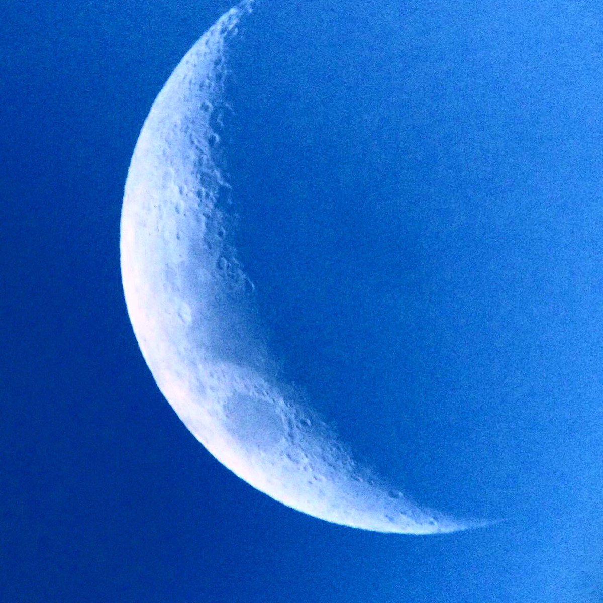 thinkuniversedu's tweet photo. Want to dive in the #Sea of Tranquility? According to a study by Brown University, there might be #water under the surface of the #Moon. https://t.co/ChLzkCwuTG