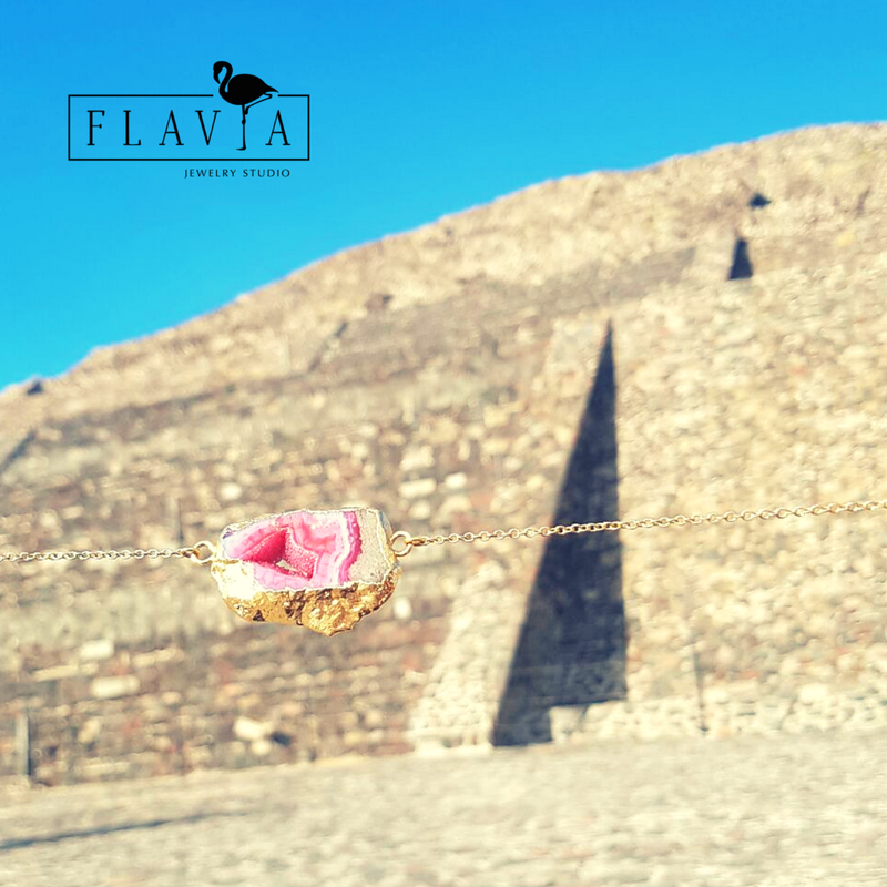 flavia_studio's tweet photo. Orgullosamente mexicanos... #joyasmx #bloggersmx #diseñomx #drusy #Mexico #pyramids #madeinmx https://t.co/b9qw4dHZo2