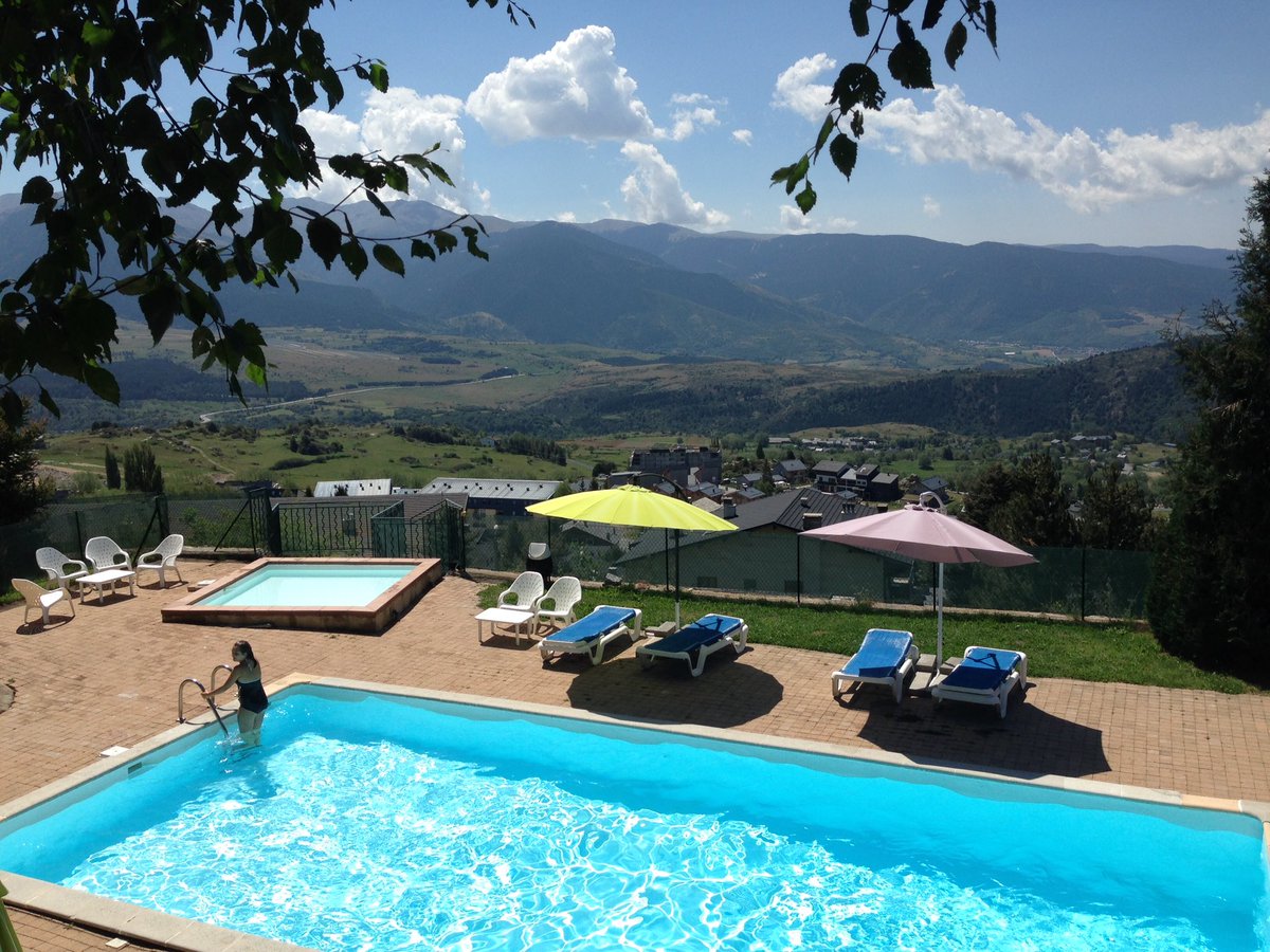 Carlit_Hotel's tweet photo. Relaxation à la piscine de l'hôtel.#carlithotel#piscine#fontromeu https://t.co/yVEIPCf1rj