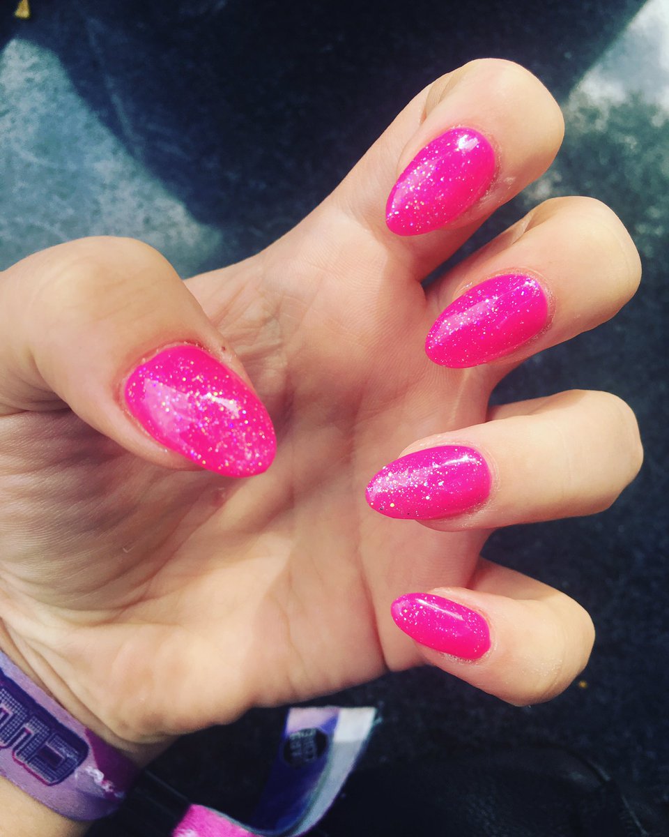 JessikaDommeUK's tweet photo. Neon pink, of course π
#NewNails #PinkPinkPink #Glitter #AlmondShape https://t.co/Q7MZrnk7x3