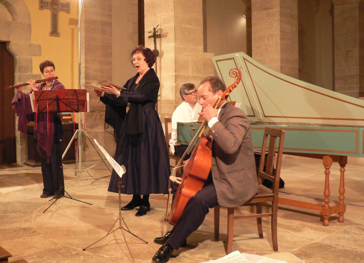 OtSully's tweet photo. La Bel'Ebat, mus baroque, présentera un concert autour de Mme De Sévigné dimanche 6 août à 18h à l'oratoire. Rens et résa au 02 38 58 27 97 https://t.co/g7yiD4XvdW
