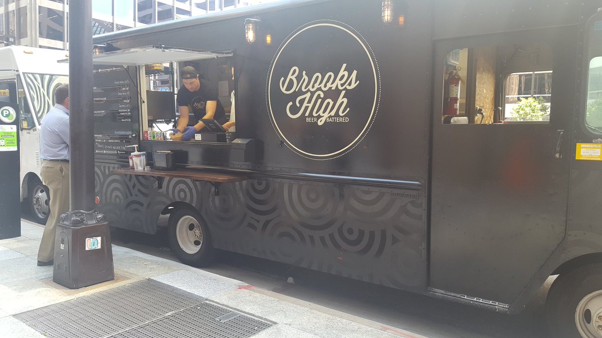 mrobin032009's tweet photo. A fish &amp; chips sort of #friyay with a visit to @Brooks_High #FoodTruck in #DowntownMinneapolis 
Bluegill sliders &amp; Lemon pepper fries 👊 https://t.co/MfzotTypcQ
