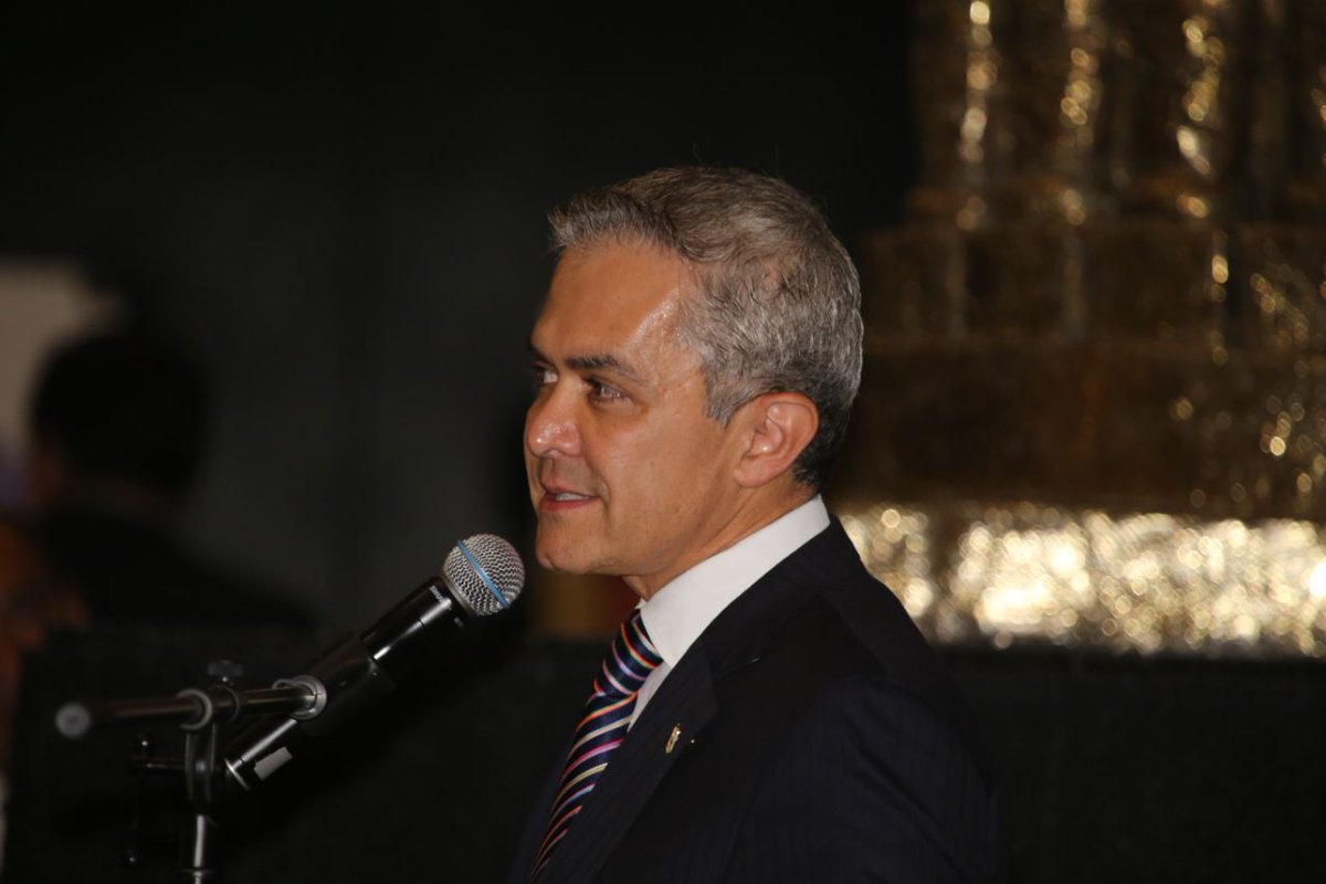 semref2017's tweet photo. @ManceraMiguelMX felicita a @NuevaAlianza por la iniciativa del seminario. https://t.co/Sit9f54fhg