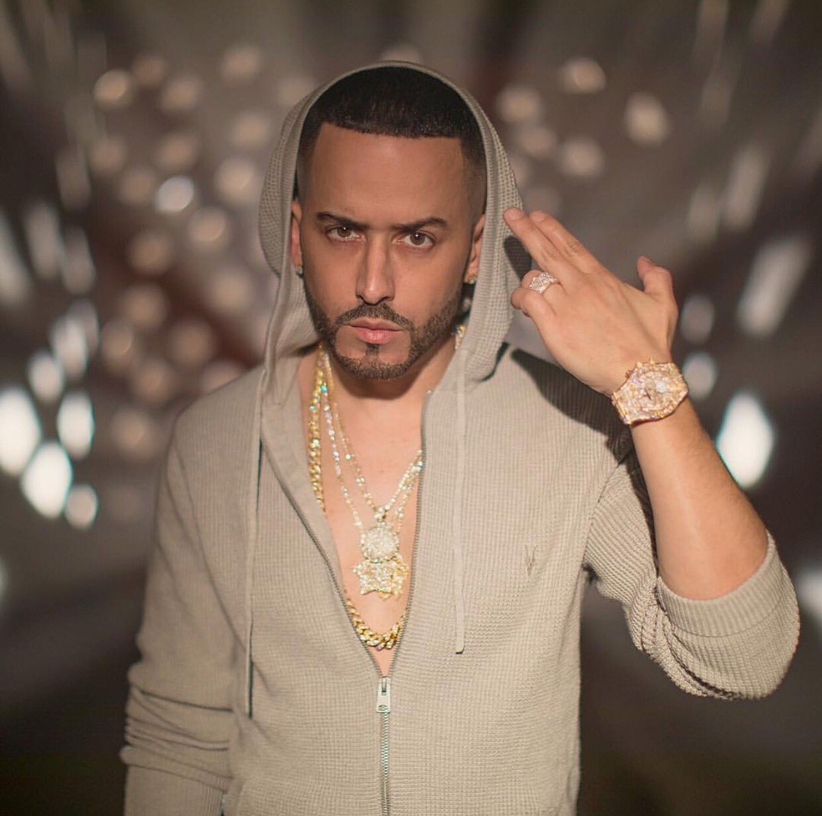 yandeloficial's tweet photo. Mucha seguridad 💯 #UpDateTheAlbum #Yandel #SoyUnDuro #Sep8 https://t.co/Utf92cIHeX