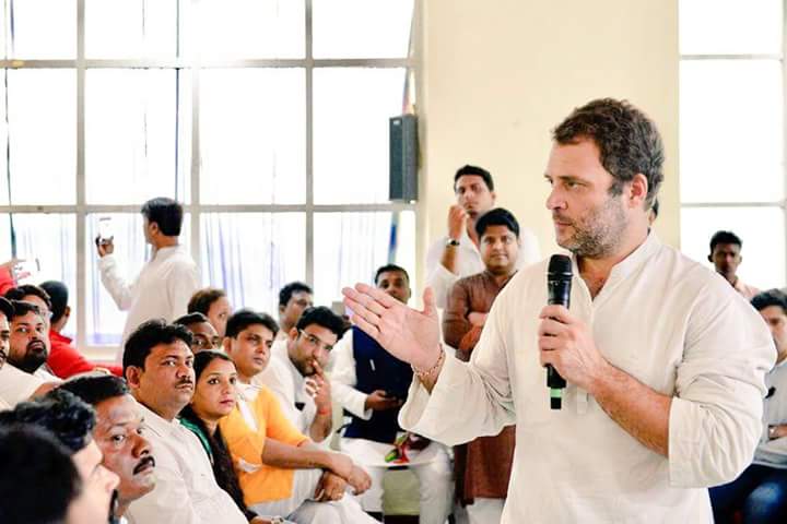 CongresOdisha's tweet photo. @IYC @RajaBrar_INC @Fairoz_JK @Radhika_Khera 
आदरणीय राहुल गांधी जी जगदलपुर, बस्तर में कांग्रेस कार्यकर्ताओं से मिलते हुए। @OfficeOfRG https://t.co/5iOBzoUFya