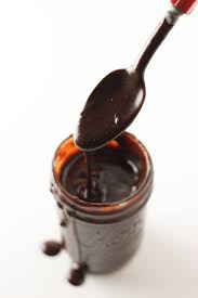 Drum roll please.... we are now serving HOT FUDGE! Delicious on maple and chocolate creemees!