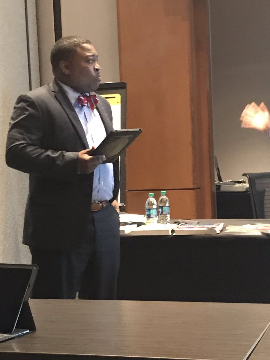 moldingminds2's tweet photo. Liberty's Principal Payne leading session with his instructional team. #instructionalleaders #writinginitiative https://t.co/pgryVmDm4k