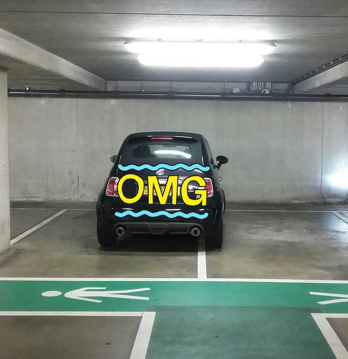 JosMoesmanjr's tweet photo. Ik zag 'm parkeren en dacht: zoudie'm corrigeren? Nope. #parkfail https://t.co/KwHdci2dLK