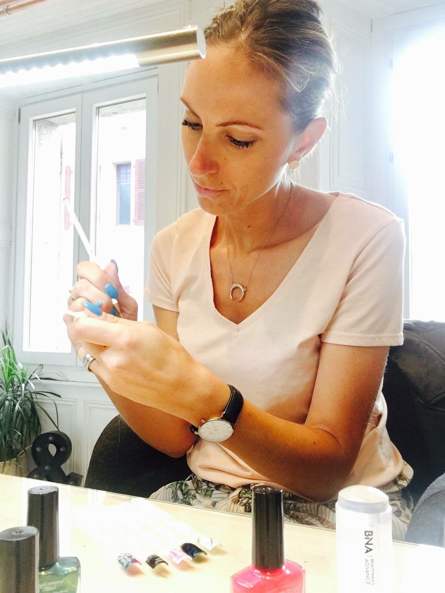 SensatioNails74's tweet photo. 🤗 #sensatioNailsChamonix #monatelier #chamonix #cham #ongles #glamour #onglerie #manucure #nailaddict #lovenails #nailfun https://t.co/KE2X74p3bp