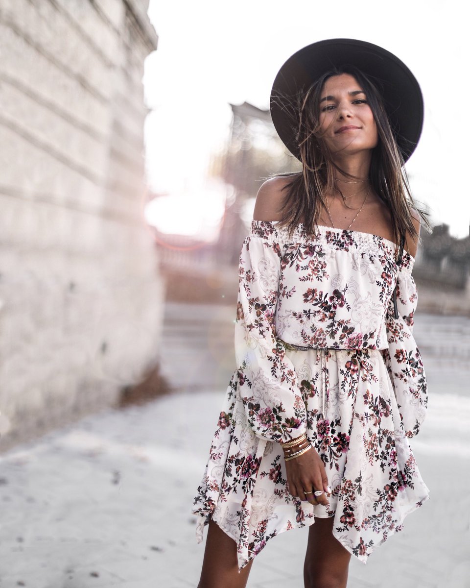 Sunset lights &amp; floral dress by @NewLookFR 🌸🌺 Ref 540155119 bit.ly/2uwR3VC
#ootd #summer #sunset #ad #thisisnewlook #dress #flowers