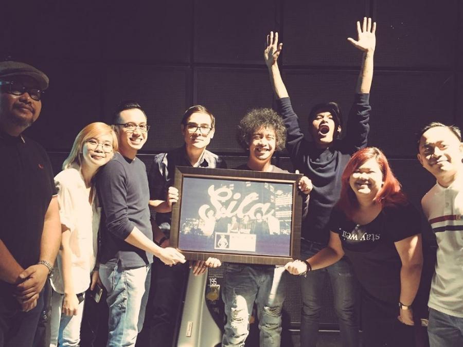 gmanetwork's tweet photo. OPM band @SudMusic reacts to @MyJaps' ukulele version of their hit song 'Sila!' LOOK: https://t.co/BE0wBRe9iR https://t.co/7TcVRkBJIP