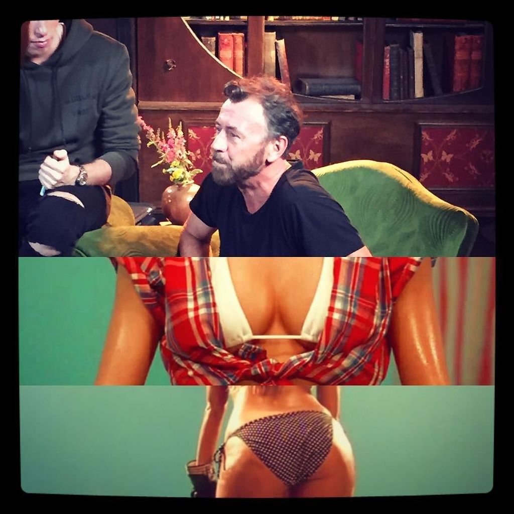 FuzzMagazine's tweet photo. Benny Benassi is er vandaag ook bij 👍🍑 #satisfaction #tomorrowland #fuzzmag #fuzzontour https://t.co/6G9GCrsE4C https://t.co/fXsW62erxP
