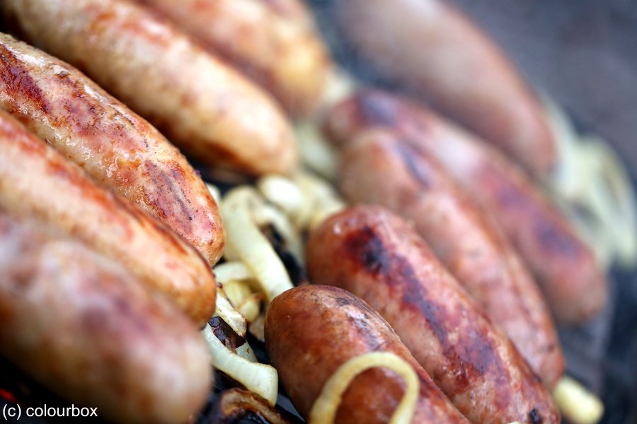 Alemaniaparati's tweet photo. ¿Sabías que la receta de la #Bratwurst de #Turingia tiene 600 años de antigüedad? Tenemos hambre #CAInforma https://t.co/kXY3cmyKNT https://t.co/xoDsg67rpj