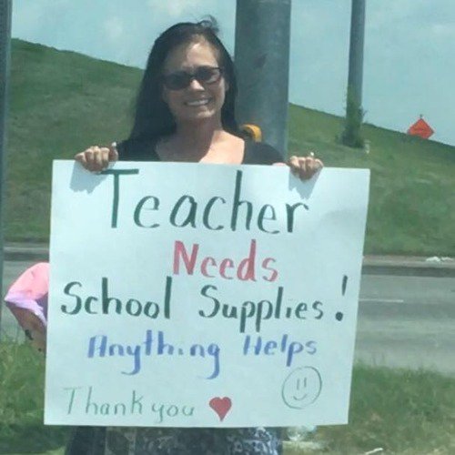 This teacher turned to panhandling to buy class supplies—and ended up with over $25,000. blogs.edweek.org/teachers/teach…
