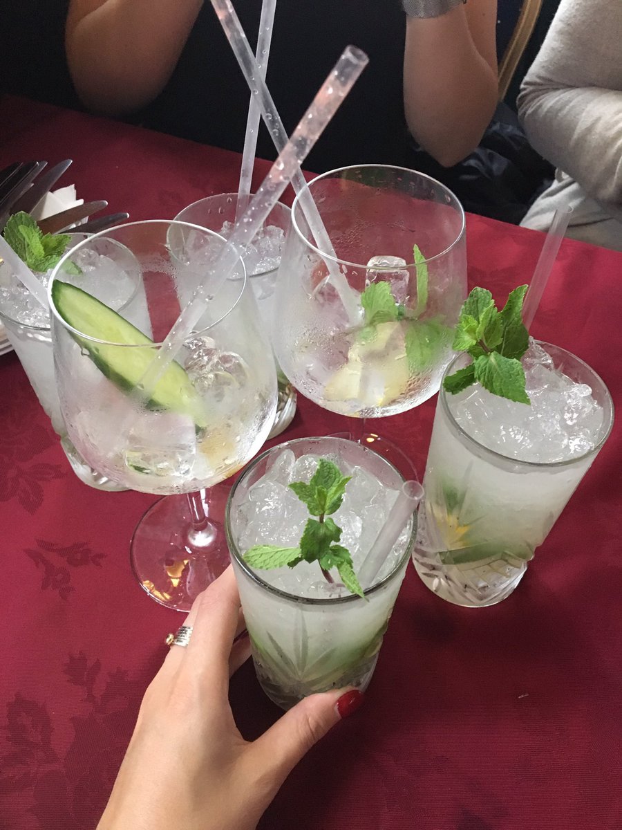SophieManders's tweet photo. Worth the 6 hour drive from #Swindon #gincident 😜🤡 https://t.co/VkWd4Vr3ZJ
