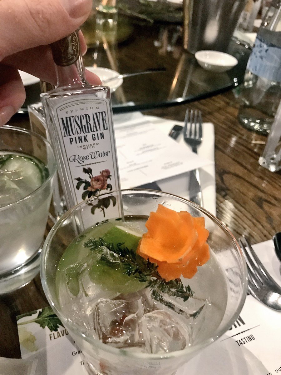 Lloyd Loots tweet media