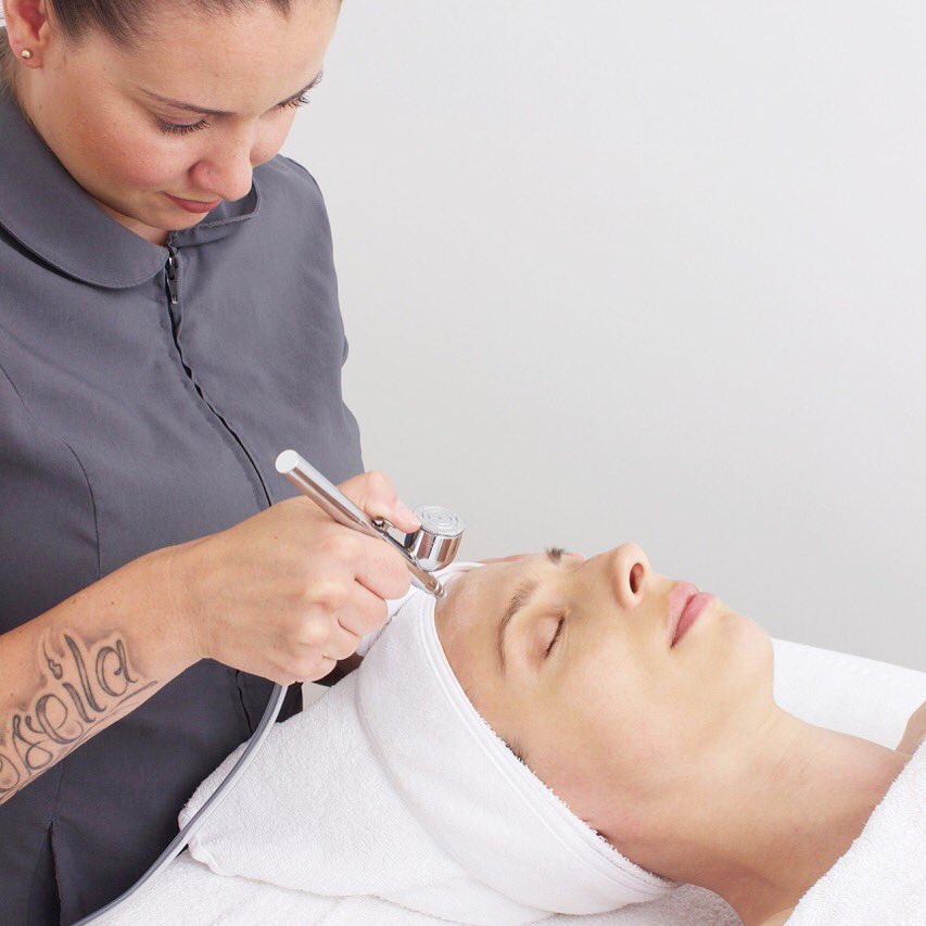 touchofjoyca's tweet image. Have you ever tried an #oxygen facial? You will absolutely love the feeling, the #scent and the results.