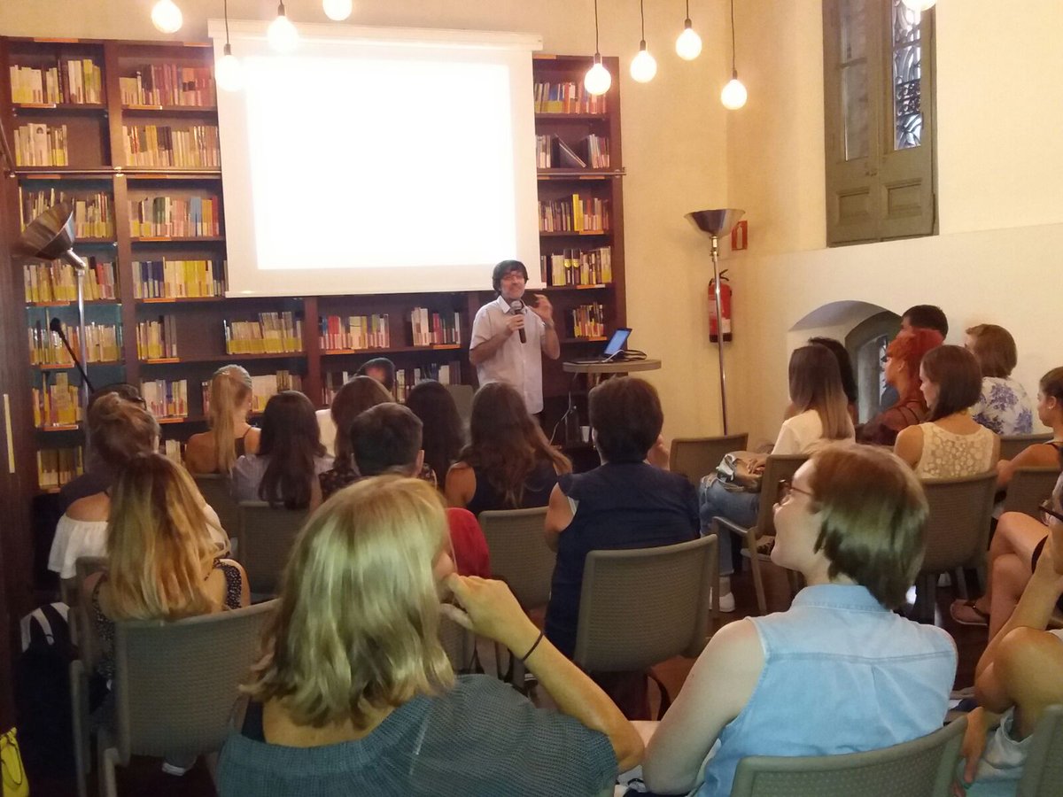 IRLlull's tweet photo. Avuu la Biblioteca Bernard Lesfargues ha acollit conferència de Francesc Muñoz sobre paisatge urbà a BCN pels estudiants del Campus #culc https://t.co/s3mGfdhCEM