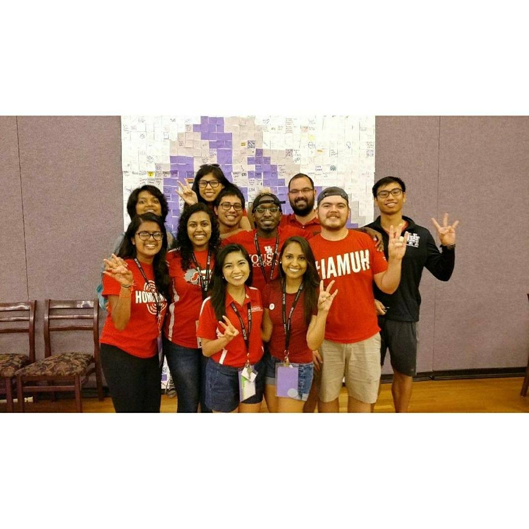 UHHomecoming's tweet photo. Happy #CougarRedFriday from Kansas! Thanks to #ILEAD2017 for having us & our fellow student leaders for joining us ❤🐾 #HoustonIsHome https://t.co/GtH2p3ixKK