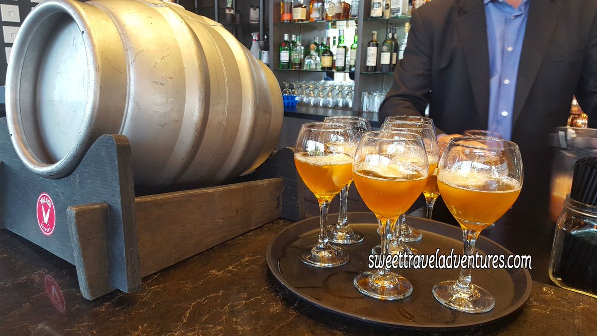 sweettraveladv's tweet photo. This 1918 House Ale with iceberg peach @1918tapandtable from @villagebrewery is great anytime of day!!! #ImAt1918 #drinklocal #SMByyc90 https://t.co/YWt43ZvuAB