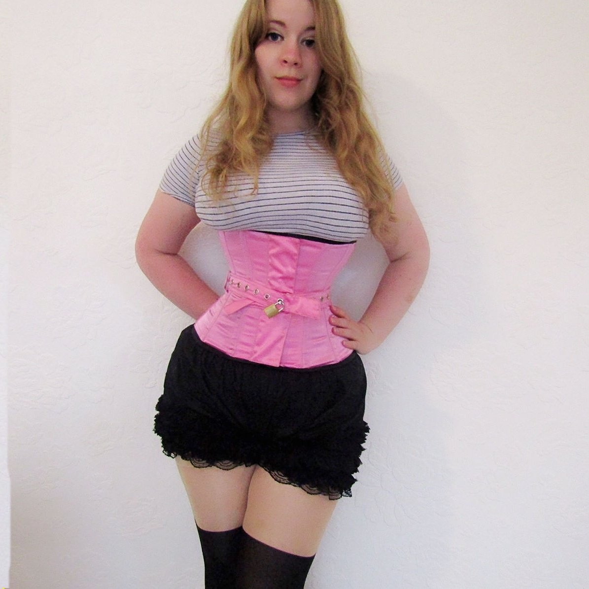 Locked sissy. Locking Corset. Карго с корсетом. Corset Locked. Корсет и карго 2023