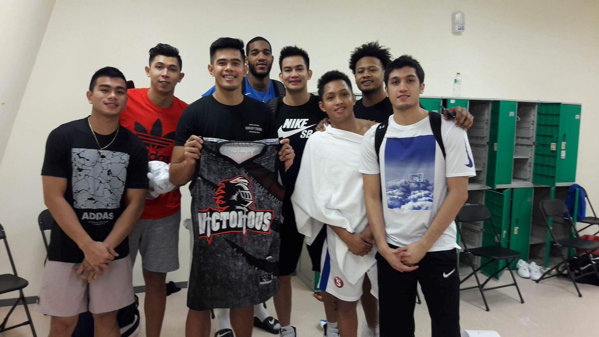 markjoe24's tweet photo. Gilas in Taipei 
#JonesCup2017 https://t.co/fSLk2DdNdm