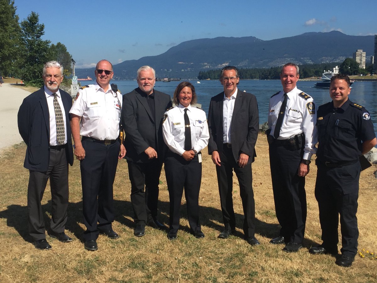 VancouverPD's tweet photo. #VPD, @TransitPolice, @BC_EHS, @VanFireRescue, @CityofVancouver, @ParkBoard, @CelebOfLight partner to help you safely enjoy #CelebofLight. https://t.co/33akRy34ca