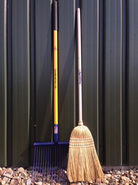 COMPETITION TIME!
RT &amp; Follow <a href="/HorseMatsPlus/">Horse Mats Plus</a> for a chance to WIN a Matting Fork &amp; a Corn Broom!
Draw this Sunday 8-9pm at #EquineHour