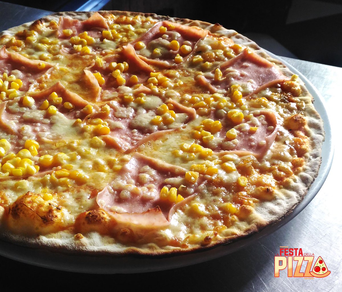 CuoreMcbo's tweet photo. ¿Quién dijo pizza para el almuerzo? Aquí la preparamos #DesdeElCuore con tus ingredientes preferidos 😉 ¡Te esperamos! https://t.co/weSChSYKDj