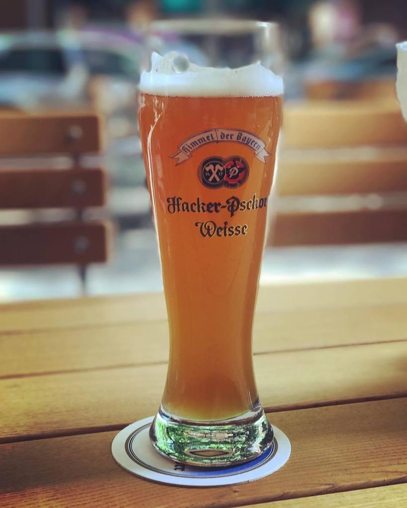 kjmack17's tweet photo. Hacker-Pschorr Weisse #weisse #bier #potsdamerplatz #berlin #instabeer #altbayern https://t.co/DRBqpzJPVc https://t.co/x6XeAVQrho
