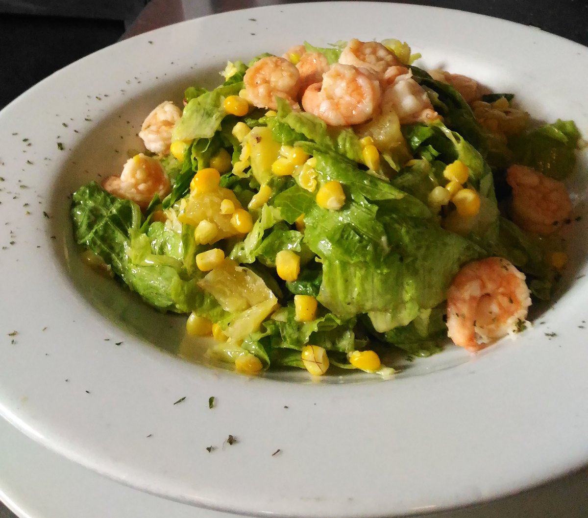 CuoreMcbo's tweet photo. ¡Atrévete con nuestras insalatas! Aquí una Fiore, divina combinación de lechuga, camarones, maíz, piña y adereco al gusto 👌🏼  #CuoreMcbo https://t.co/4WDaazqjvo