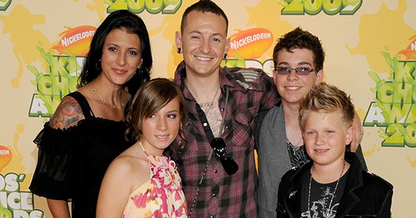 enews's tweet photo. Chester Bennington's widow has opened up about his tragic death: "How do I pick up my shattered soul?" https://t.co/LNpBGINTOA https://t.co/s8uq3Waemk