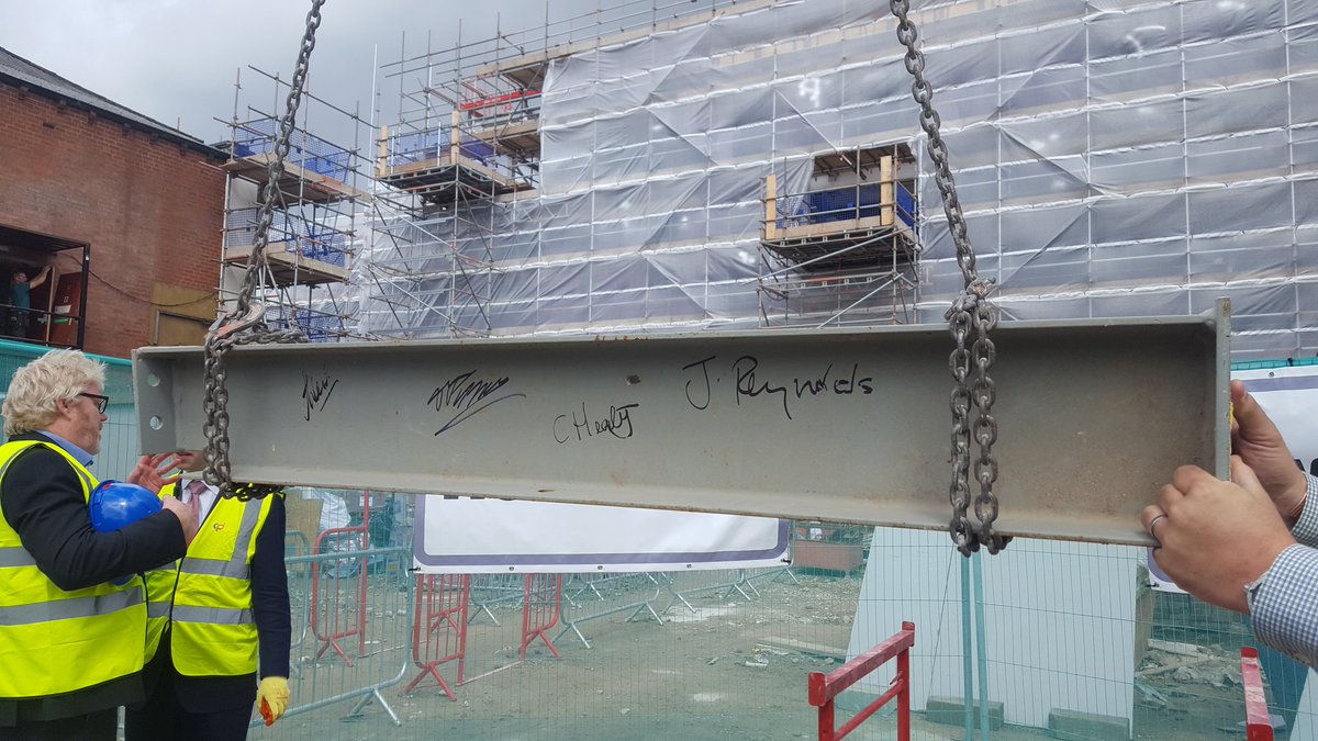 SummersQuay's tweet photo. .@jreynoldsMP and @NewCharterGroup getting into the swing of things at our steel signing at #SummersQuay #Stalybridge #UnlockLuxuryLiving https://t.co/uYRRYkdsuC