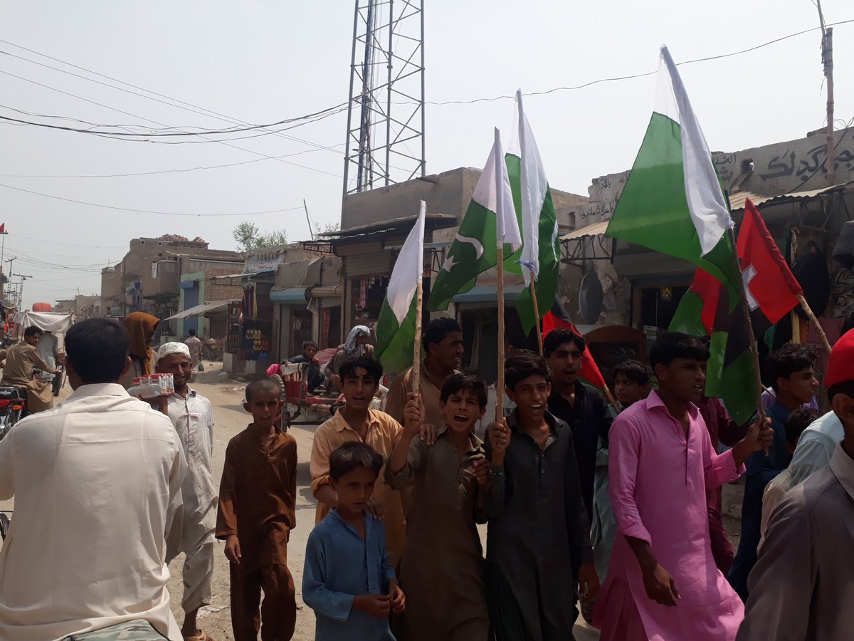 BaloucSajid's tweet photo. پی ایس پی کی جانب سے ڈسٹرکٹ قمبر شھدادکوٹ کے اکثر علاقوں میں بجلی کی غیر اعلانیہ لوڈشیڈنگ کے خلاف احتجاج 
پرنٹ میڈیا  نیوز:- https://t.co/3MNLwV8Rnn