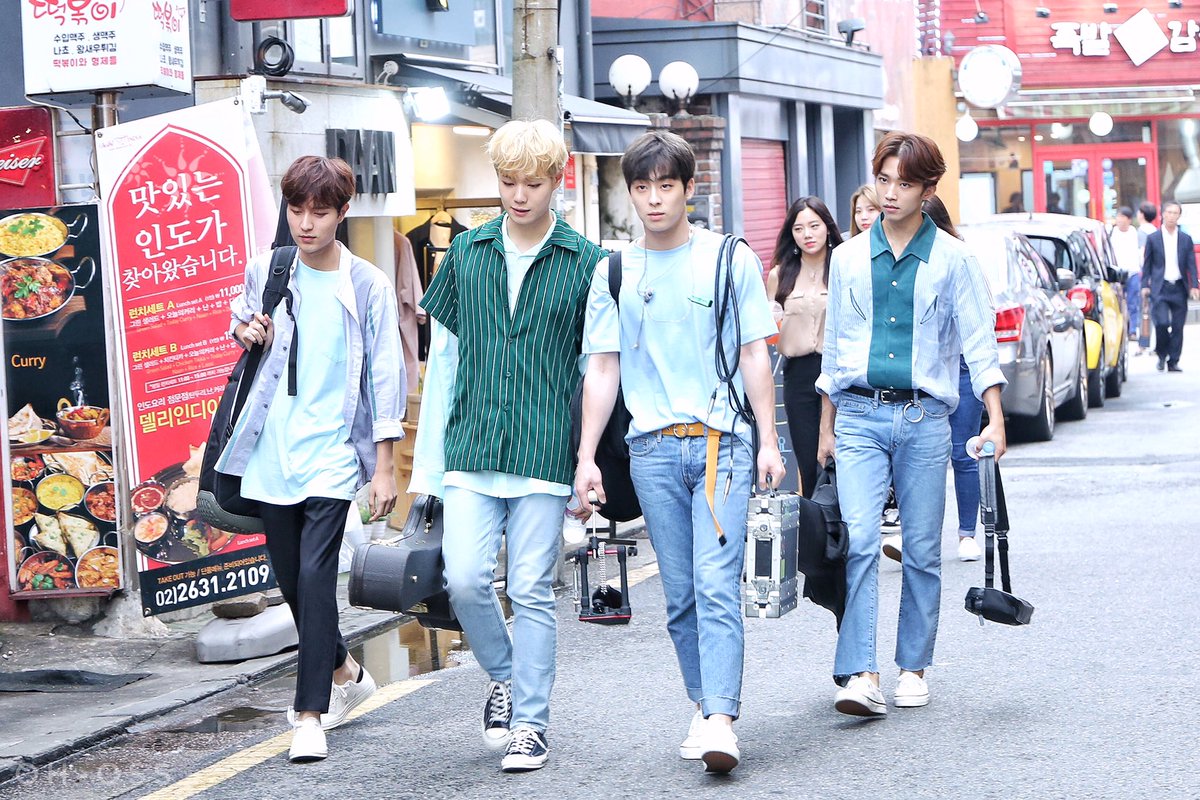 oh_oss's tweet photo. 📸20170728 LIVE CLUB DAY  
#허니스트 #HONEYST #오승석 #김철민 #김환 #서동성 https://t.co/pnU0H6MOgN