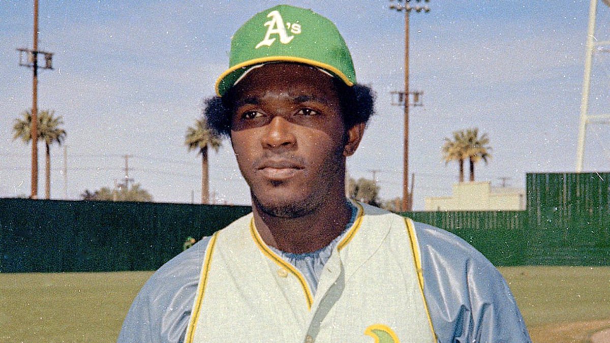 MLBPAA's tweet photo. Happy birthday to Vida Blue, a three-time World Series champion with the @Athletics and the 1971 AL MVP and Cy Young winner! https://t.co/9NDV2iwgTM