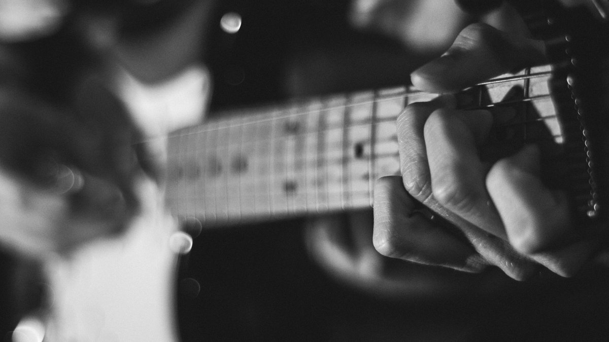 Claddagh_CBus's tweet photo. What do you get when you mix pop, R&amp;B, Motown, jazz &amp; an Irish pub? You gel local cover band New Destiny at Claddagh tonight @ 8p! No cover https://t.co/sxLjTGuLoW
