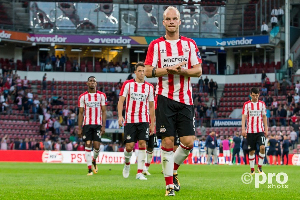 Top fanbeleving met WIFI... #PSV #AMF indehekken.net/top-fanbelevin…