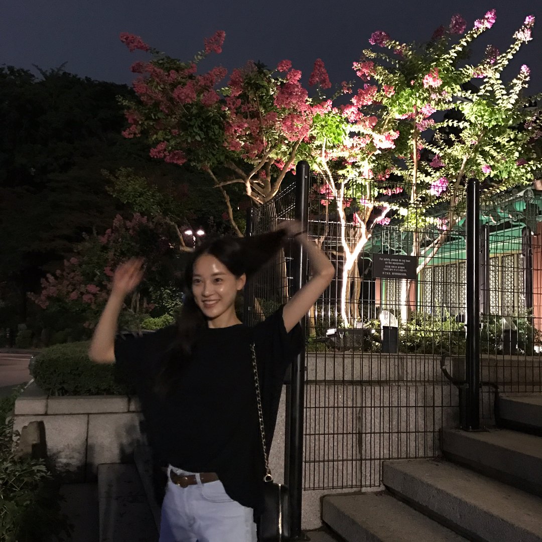 aftschoolsnaps's tweet photo. [JOOYEON INSTAGRAM(2P)] jupppal: 피부과 다녀옴 #물광 https://t.co/7w4hlHK0qI #kpopsnaps https://t.co/Ha0FwK2pbL