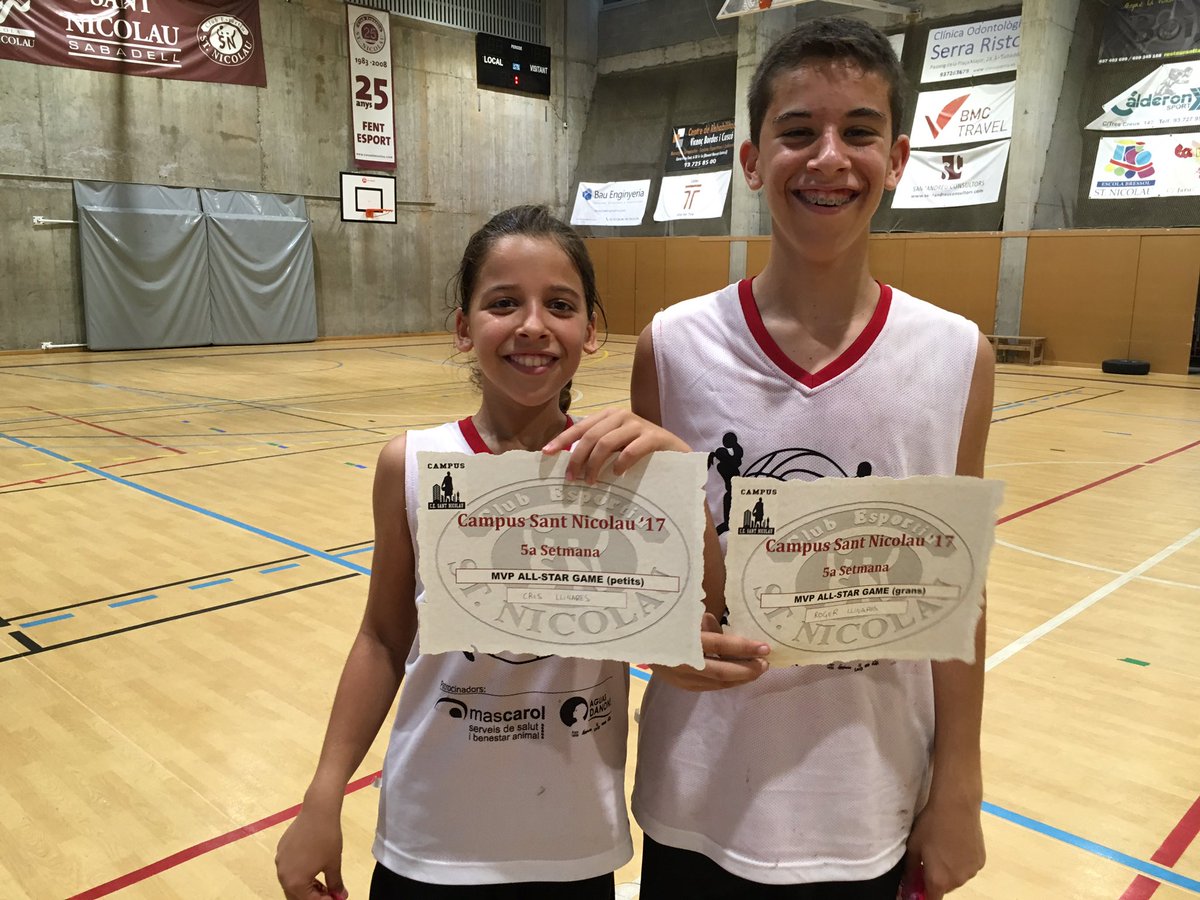 CampusCESN's tweet photo. Entrega dels diplomes de la setmana de totes les competicions en la cloenda d'avui! #CampusBàsquetMasCarol https://t.co/r4Rn5sdJ2p