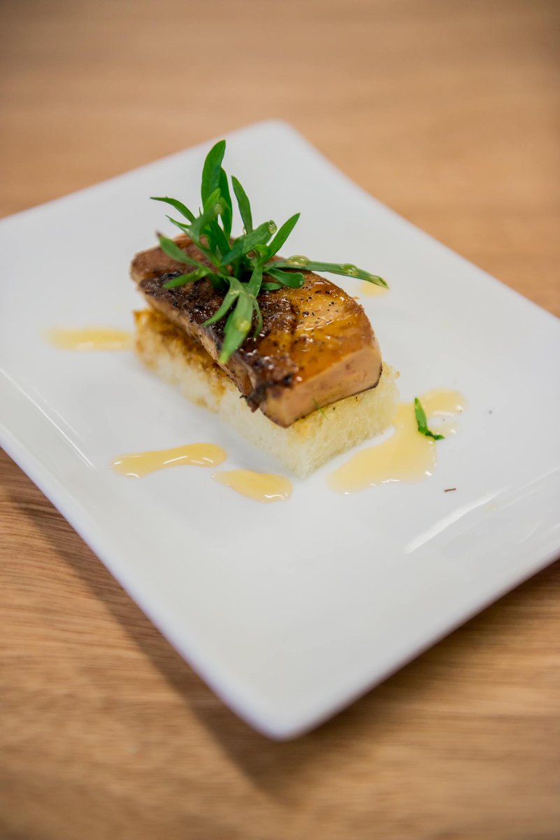 #Recette foie gras poêlé du chef <a href="/apollo1333/">Giovanni Apollo</a>, un vrai délice! Le foie gras dispo à La boulangerie du marché bit.ly/2uIWK0N