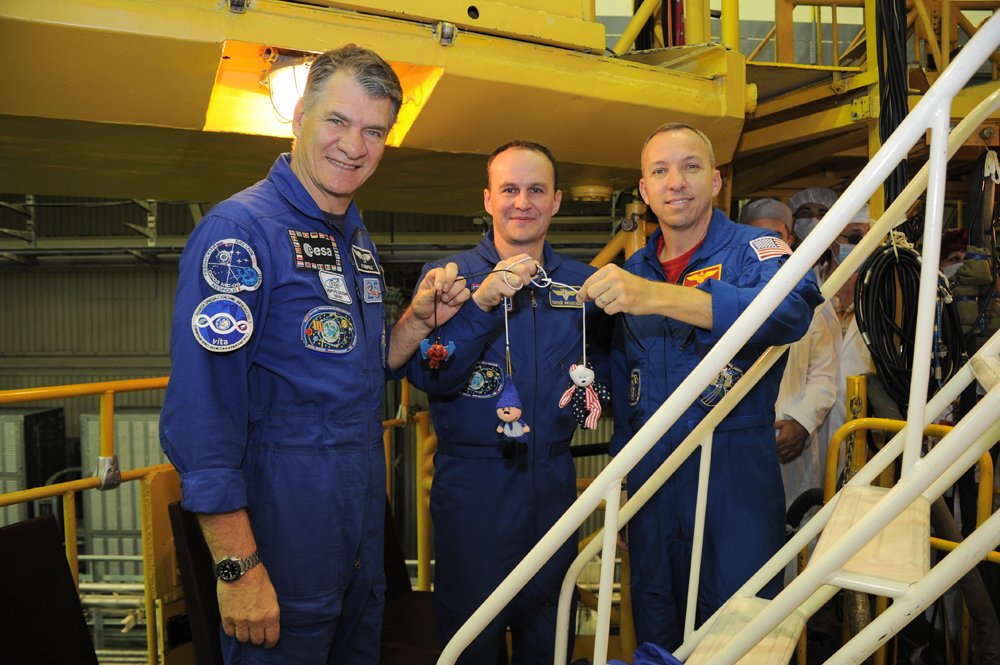 esaspaceflight's tweet photo. .@astro_paolo 0G indicator is a #transformer lent to him by his son Max. Very fitting as they are also spacefarers https://t.co/irAN53LMgB