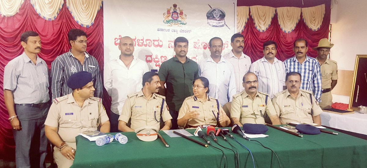 DCPSouthBCP's tweet photo. #InstallMoreCCTV
CCTV Footage Helped us 2 Nab 4 Notorious Inter-District HBT Offenders
Solved 5 Cases
Recovered 25.7Kg Silver Items
πππ https://t.co/1AYS37jQt4