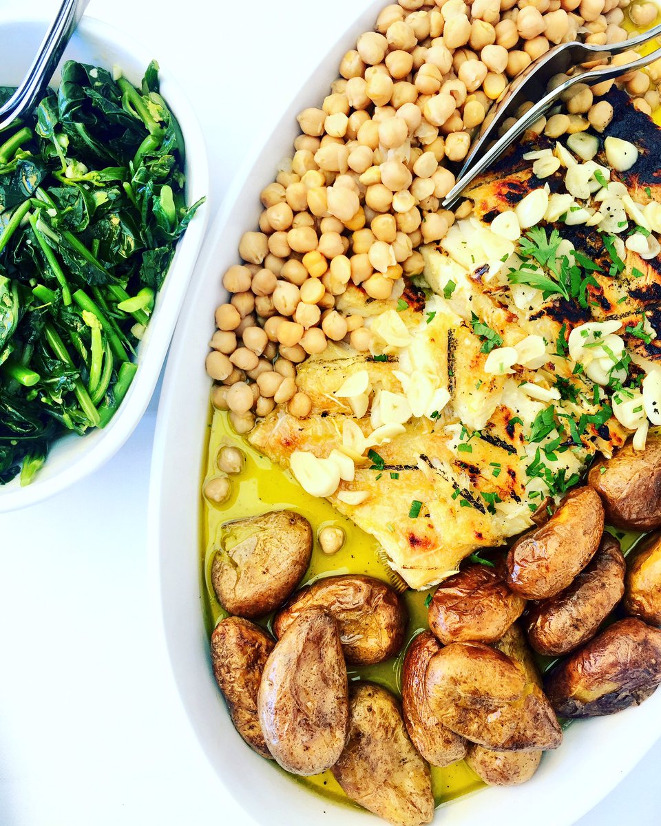 andrerib's tweet photo. Perfect charcoal-grilled cod fish drizzled with extra virgin portuguese olive oil. #doccod #lisboa https://t.co/i7C7XQLut5