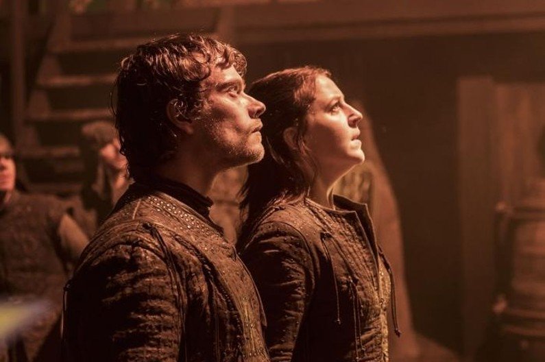 RTLFrance's tweet image. Theon et Yara Greyjoy se confient sur l'épisode 2 de la saison 7. Via @rtl_super &amp;gt; bit.ly/2w6tPDF