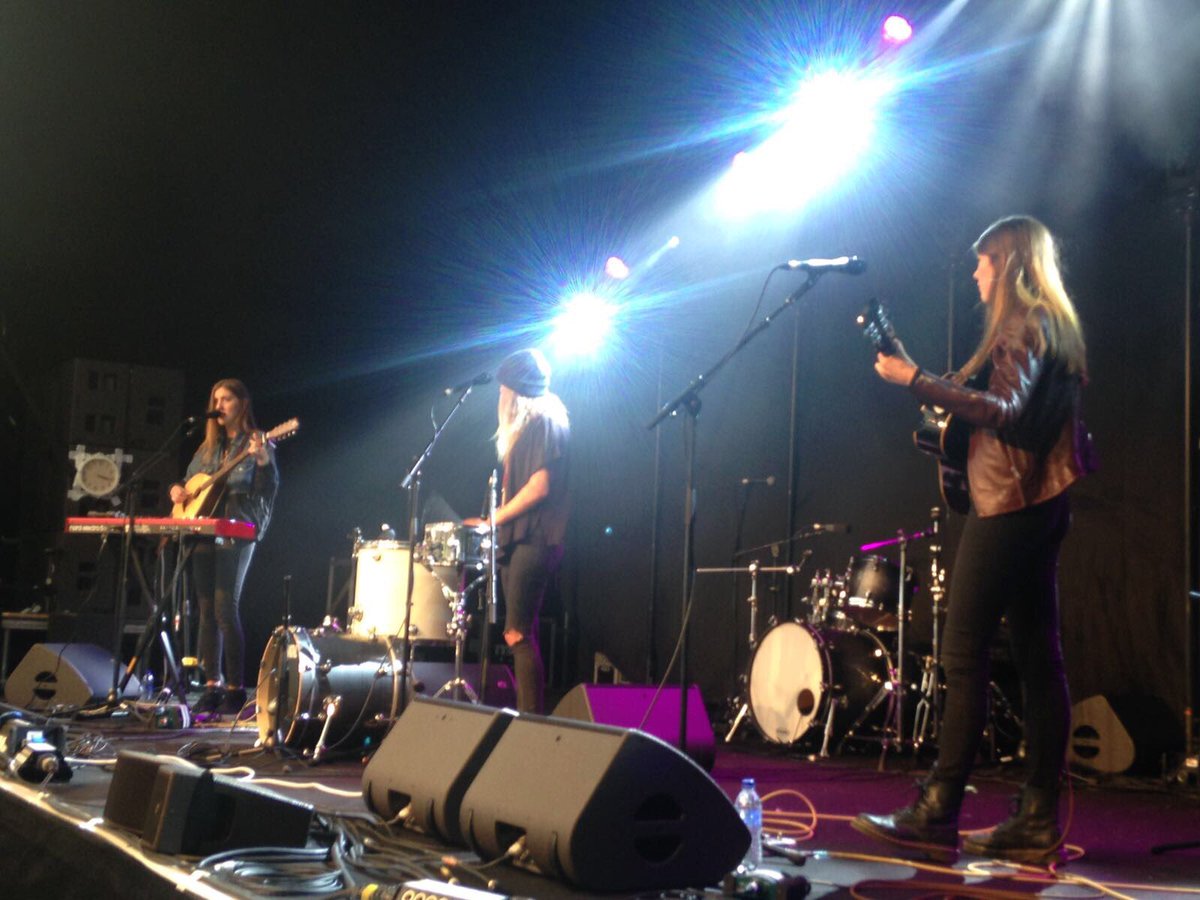 CamFolkFest's tweet photo. The simply brilliant @WildwoodKin on Stage 2 - what a great set. https://t.co/rLsyImHDYw