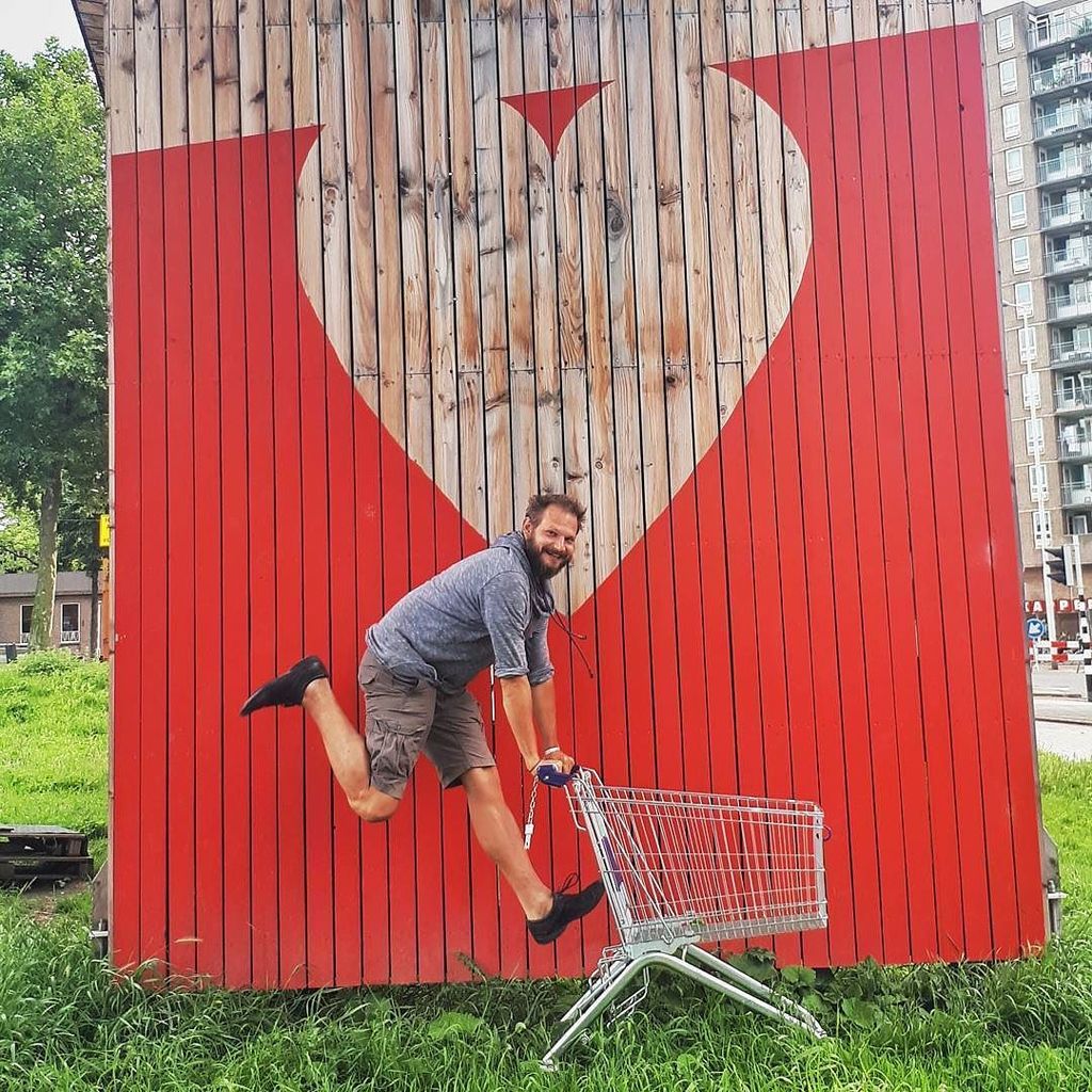Social_Traveler's tweet photo. Love what you do. ๐
#RotterdamChallenge #DestinationChallenges with @rotterdam_info https://t.co/SBrCpv2E2g https://t.co/p6Nw3wXIcv