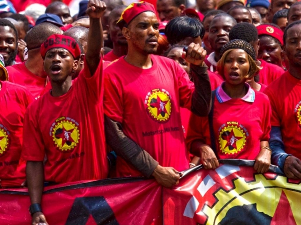 SABreakingNews's tweet image. @Numsa_Media now going to regional branches to discuss possible strike action. #numsastrike #EngineeringStrike goo.gl/Lgui33