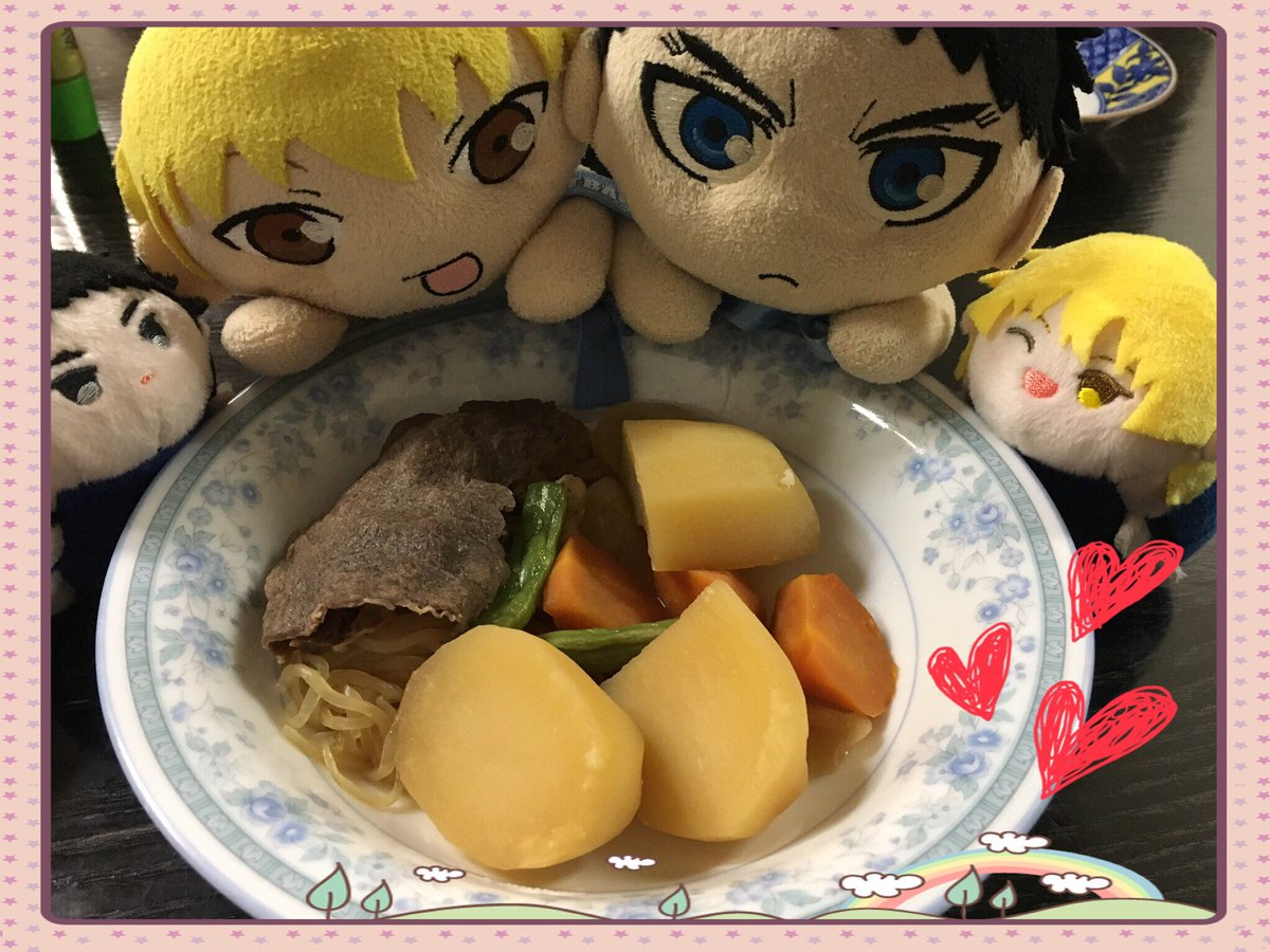 sasa7rainbow's tweet photo. お誕生日おめでとう。
今年は少し頑張りました(*´꒳`*)❤️今まで出たグッズたちを1ずつ並べてたくさんの思い出に浸りながら飾り、もちマスはピラミッドに(笑)
ケーキはバスケットボール🏀で想いを込めて。
おめでとう。大好き。2017,7,29

 #笠松幸男生誕祭2017 https://t.co/PK1LY4M3Nn